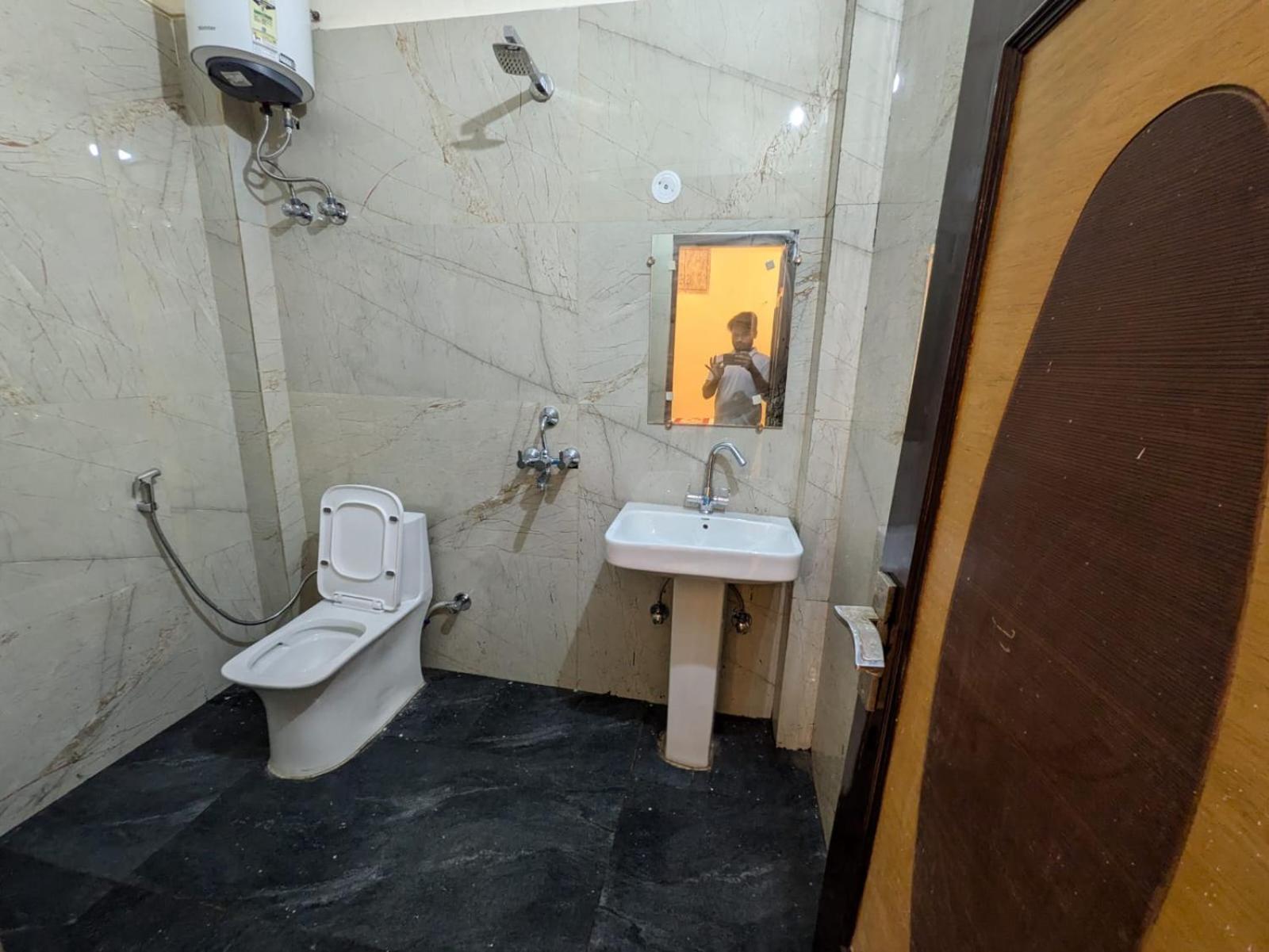 Hotel Vegas Corporate Suites Noida Luaran gambar