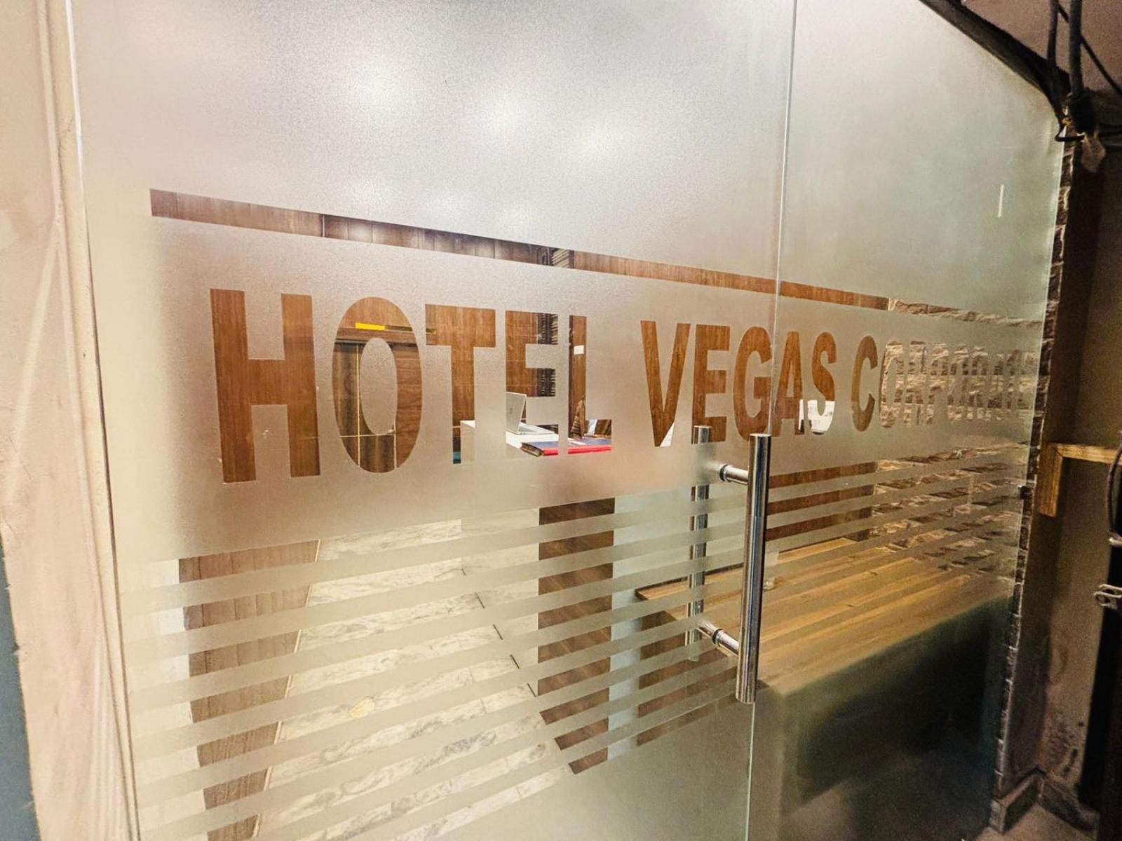 Hotel Vegas Corporate Suites Noida Luaran gambar