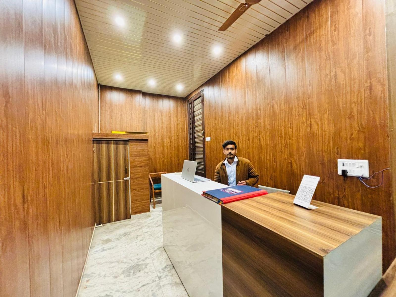 Hotel Vegas Corporate Suites Noida Luaran gambar